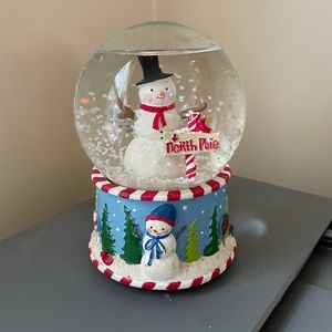 Snowman snow globe